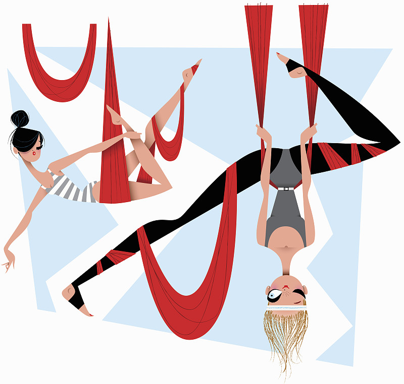 女人用吊索做空中瑜伽图片素材