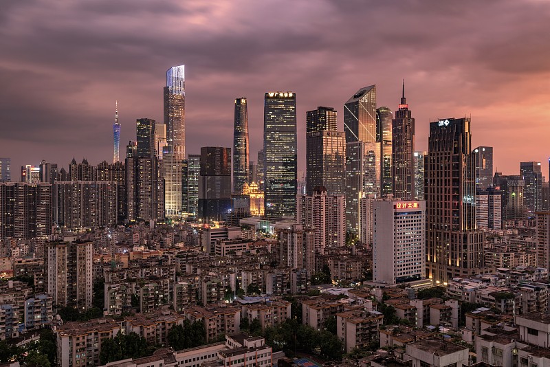 粉嫩的珠江新城天际线图片素材