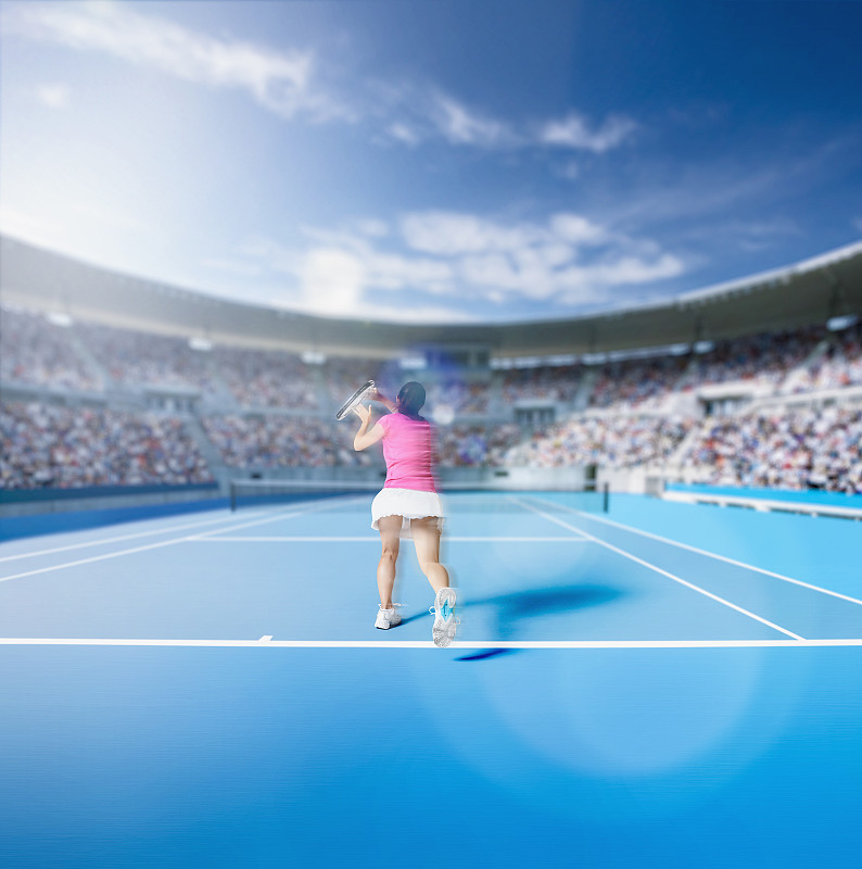 年轻的日本网球运动员在球场上活动图片下载