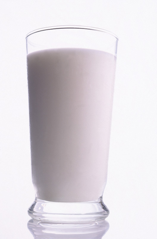 杯子里的牛奶图片素材