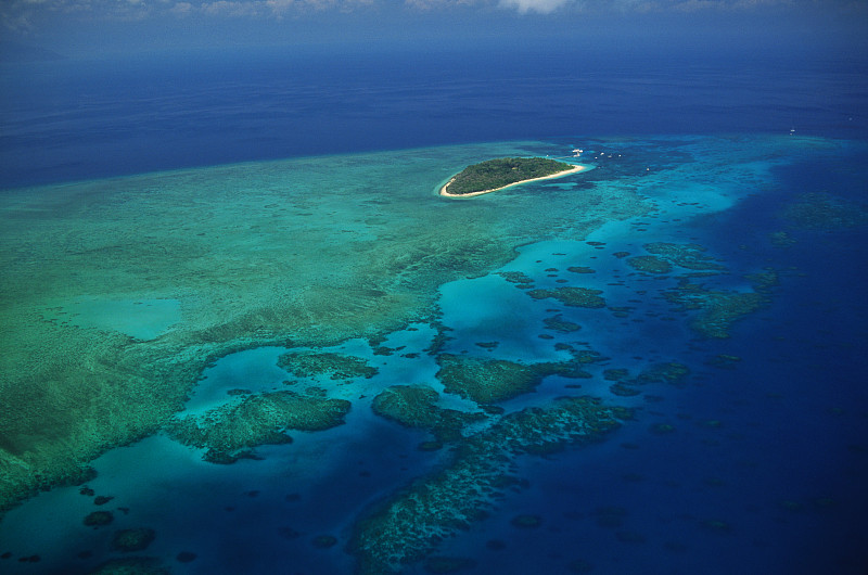 大堡礁的绿岛图片下载