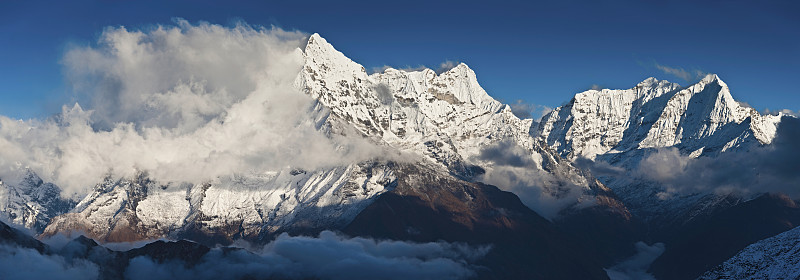 喜马拉雅山荒野，壮观的雪峰全景尼泊尔图片下载