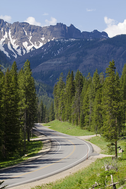 落基山脉的高速公路图片下载
