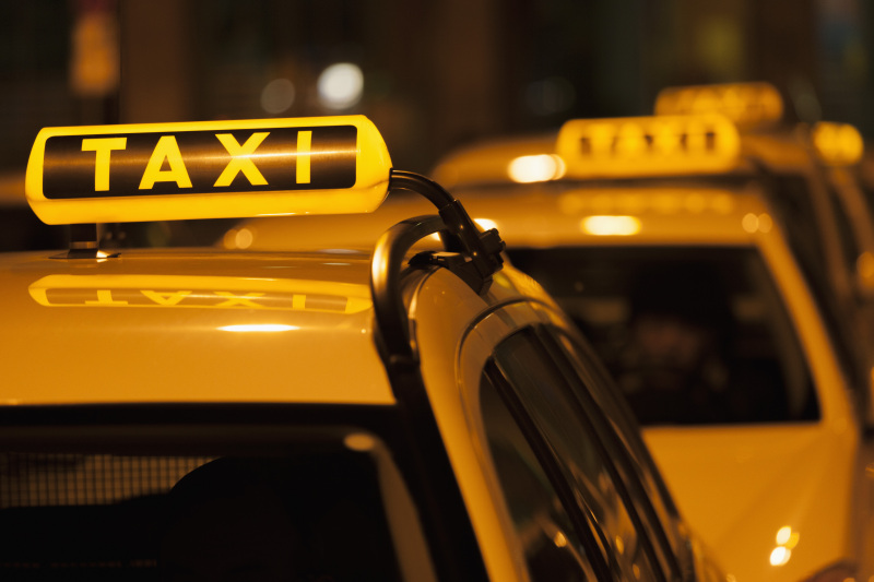 德国，巴伐利亚，慕尼黑，出租车照明标志显示可用图片下载