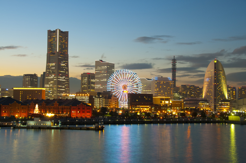 从日本海港眺望横滨天际线图片下载