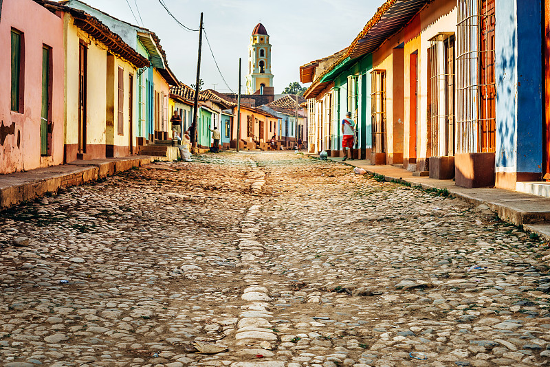 古巴特立尼达五颜六色的房子图片下载