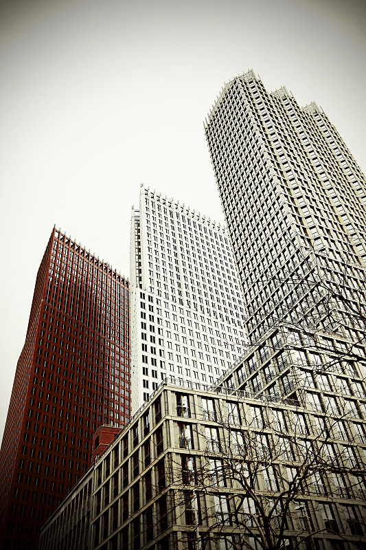 荷兰，海牙，金融区高层办公大楼的立面图片下载