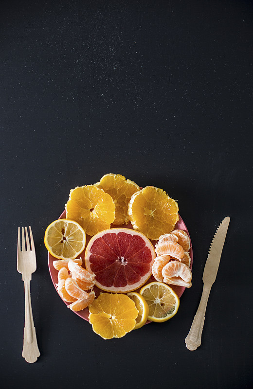 近距离的柑橘水果盘图片素材