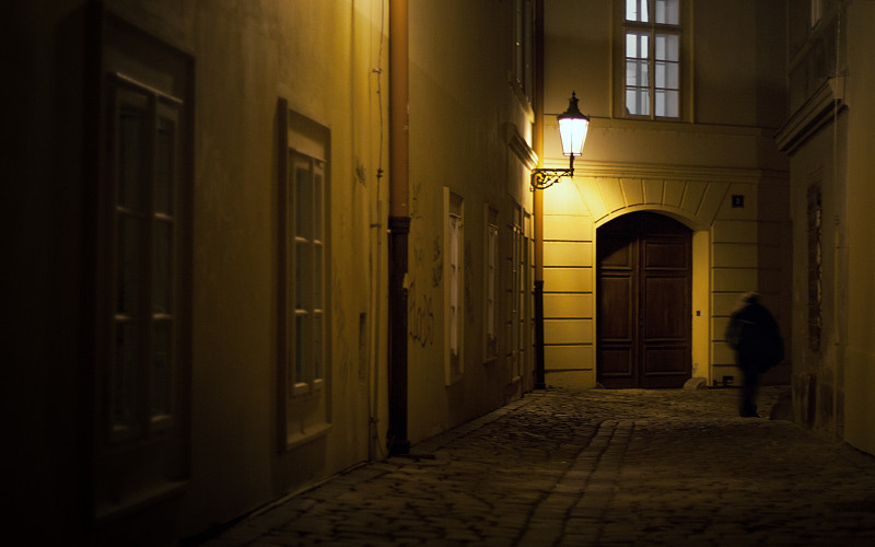 捷克共和国布拉格的夜街图片下载