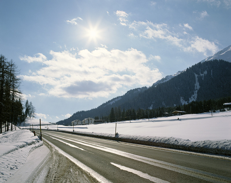高速公路在冬天图片素材