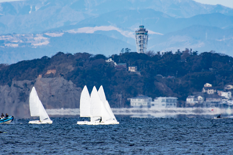 日本神奈川县的Enoshima和帆船图片素材