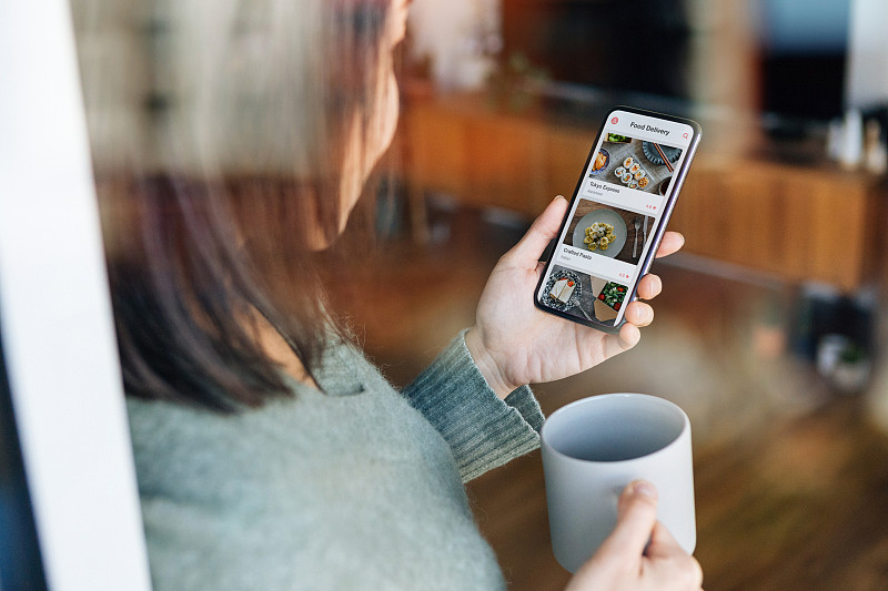 用智能手机在家在线订餐图片下载