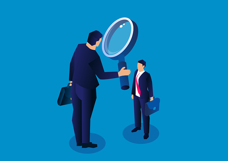 Big businessman holding magnifying glass observing small businessman standing at his feet, concept of recruitment and review图片下载
