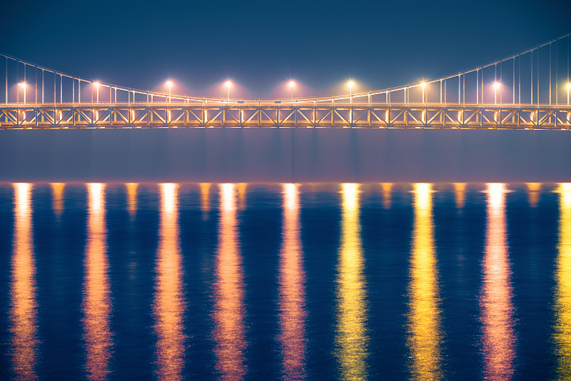 晚上跨海大桥摄影图片