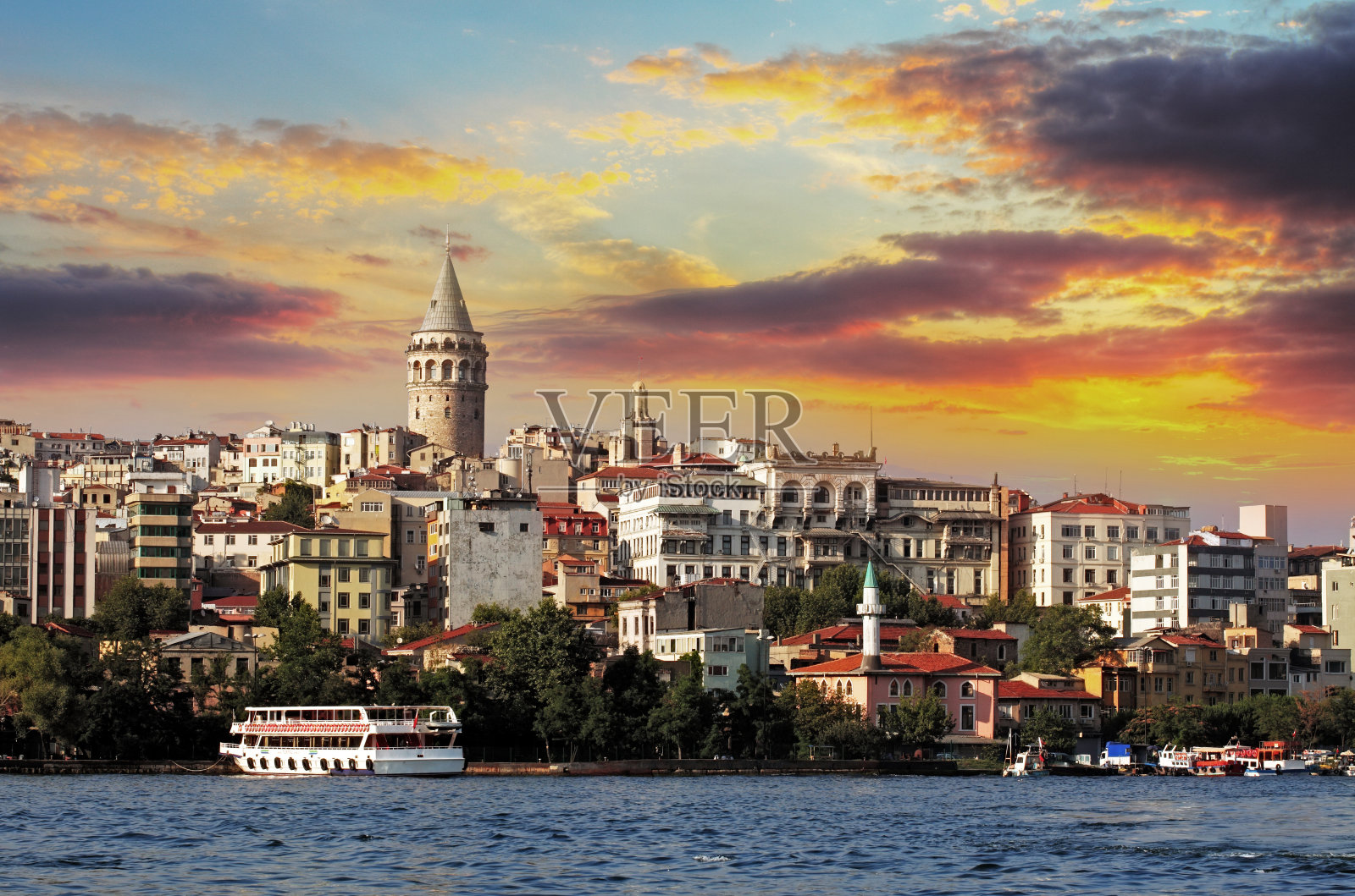 土耳其加拉塔地区伊斯坦布尔的日落照片摄影图片