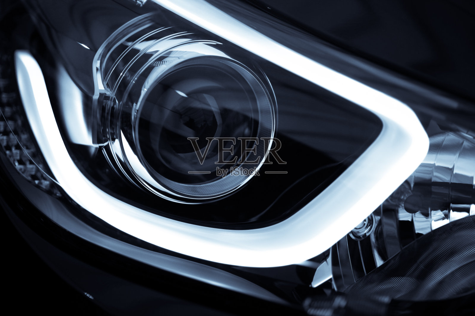 LED高光为一辆新的黑色轿车照片摄影图片