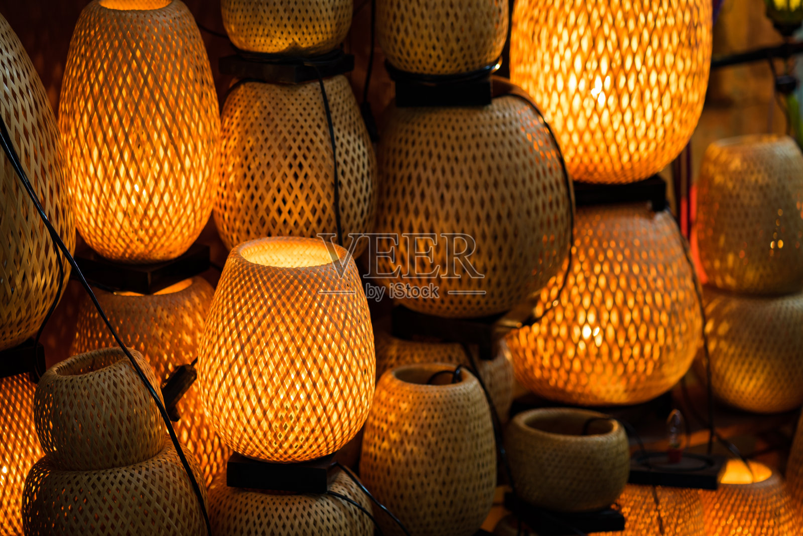 越南会安古镇的手工竹编篮子灯笼照片摄影图片