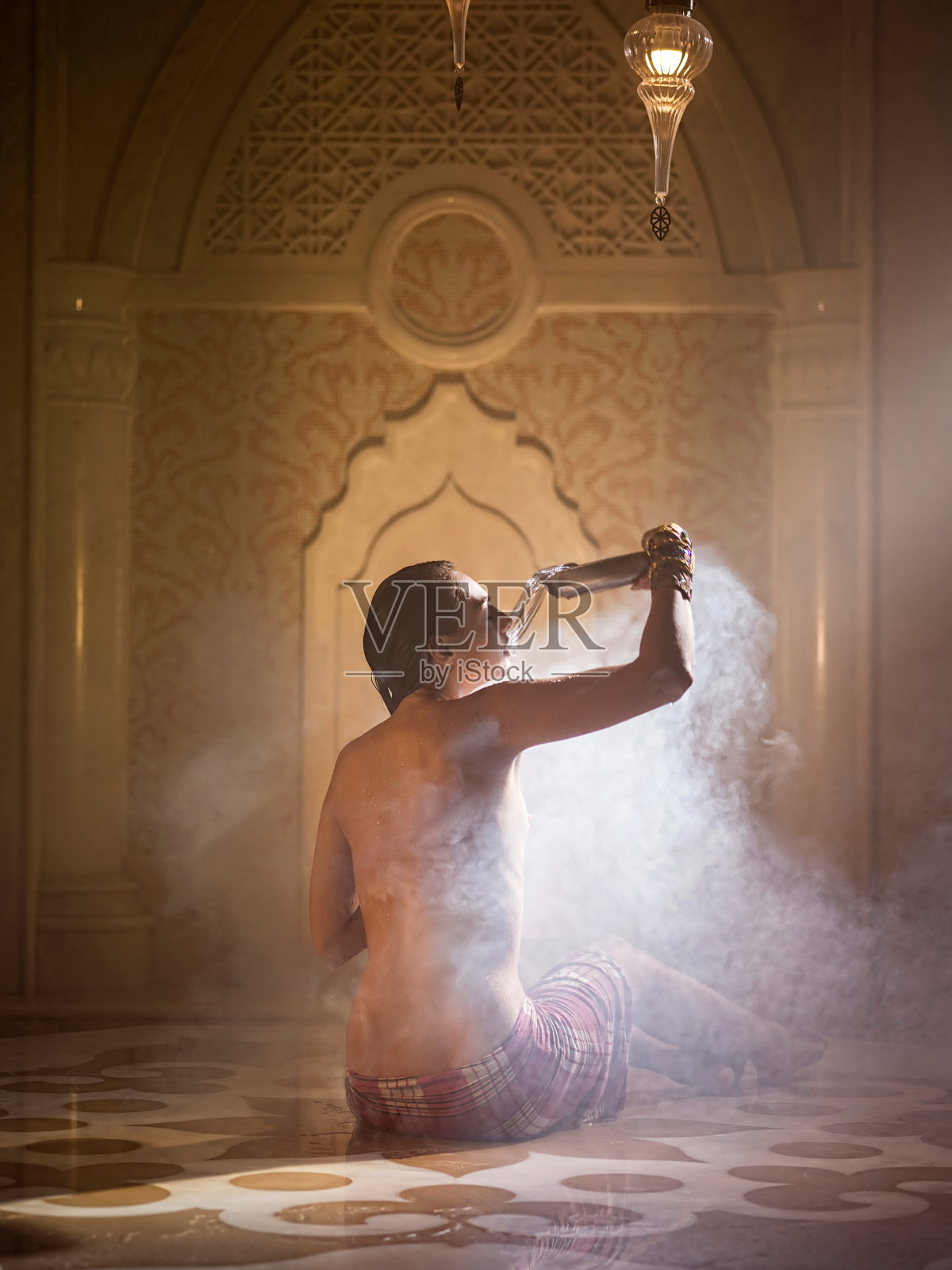妇女用土耳其浴沐浴照片摄影图片