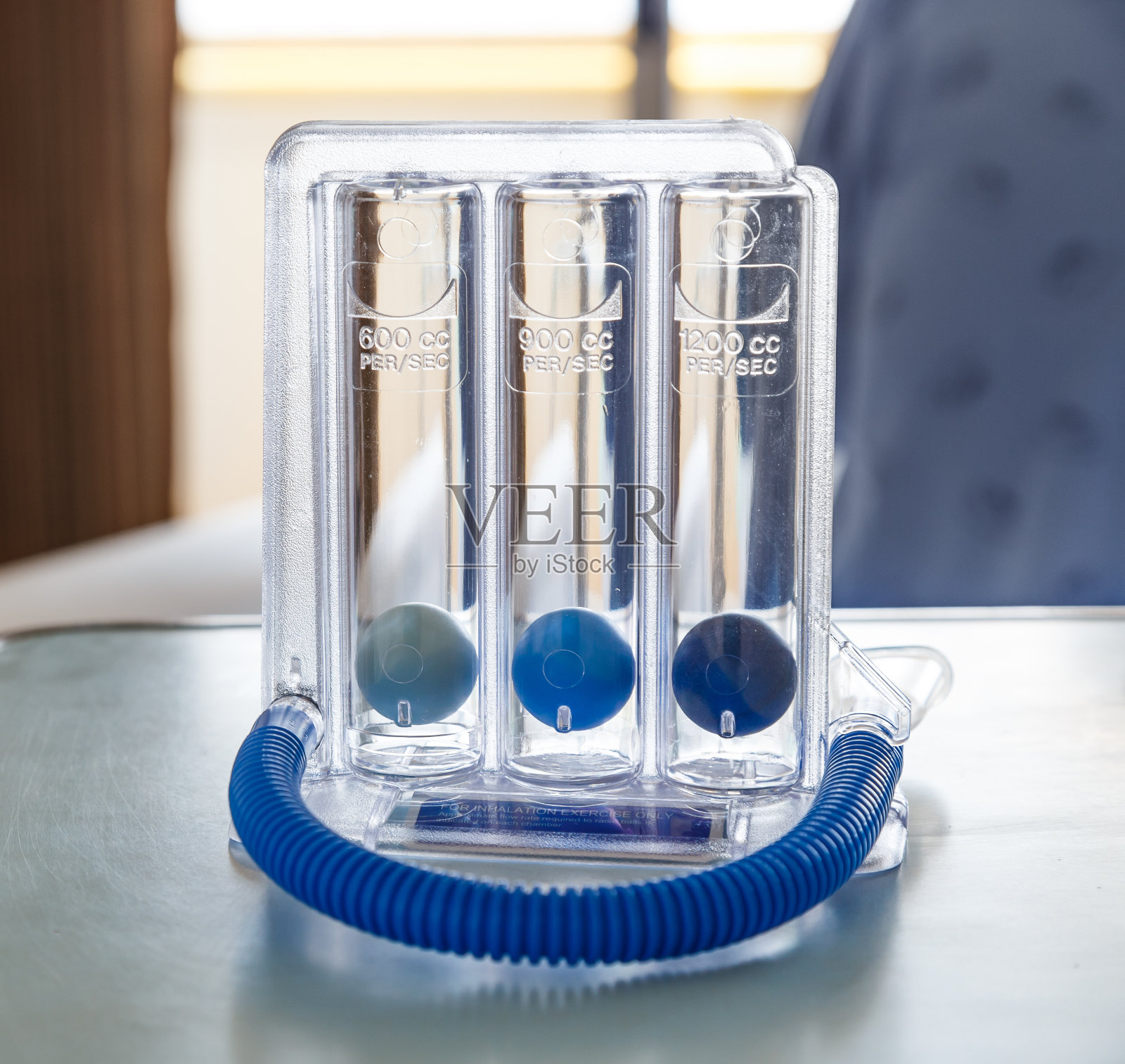 三球激励肺活量计用于病人深呼吸照片摄影图片
