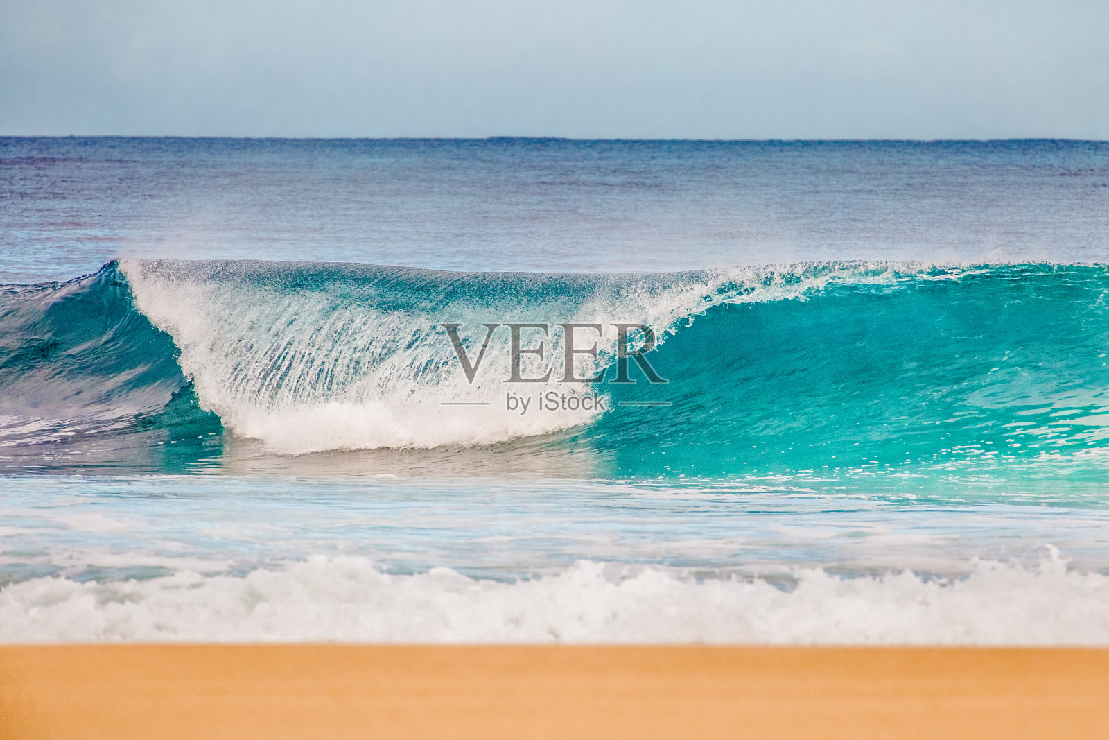 在瓦胡岛北岸的Bonzai管道冲浪照片摄影图片