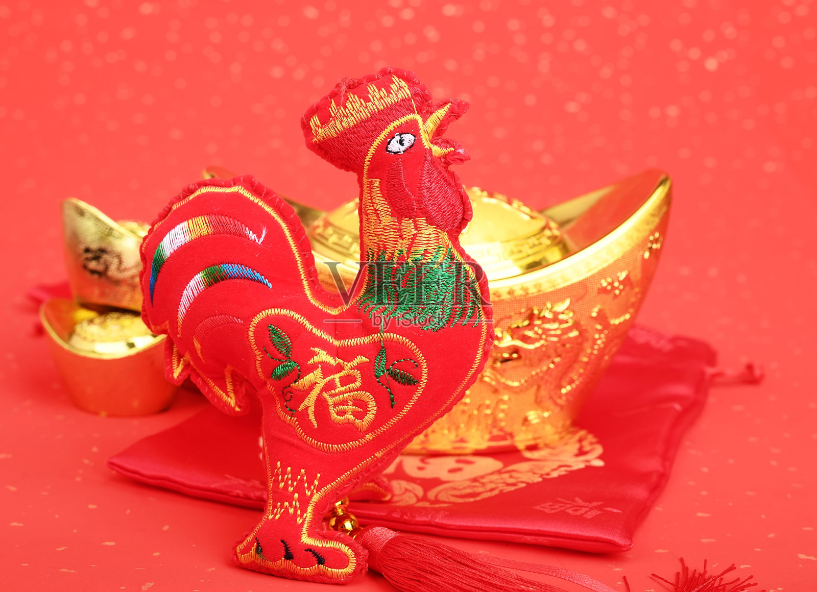 2017年是鸡年，中国的鸡玩具。照片摄影图片