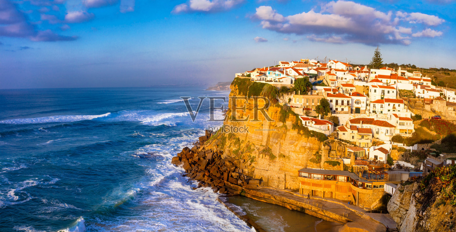 Azenhas do Mar，葡萄牙风景如画的村庄照片摄影图片