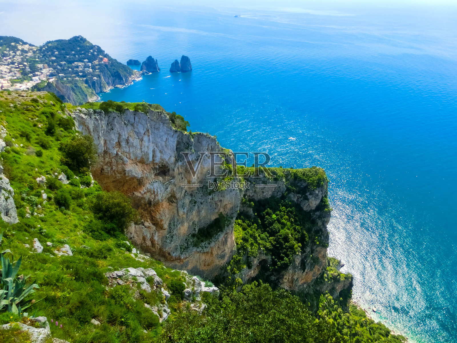 意大利卡普里岛悬崖上的景色照片摄影图片