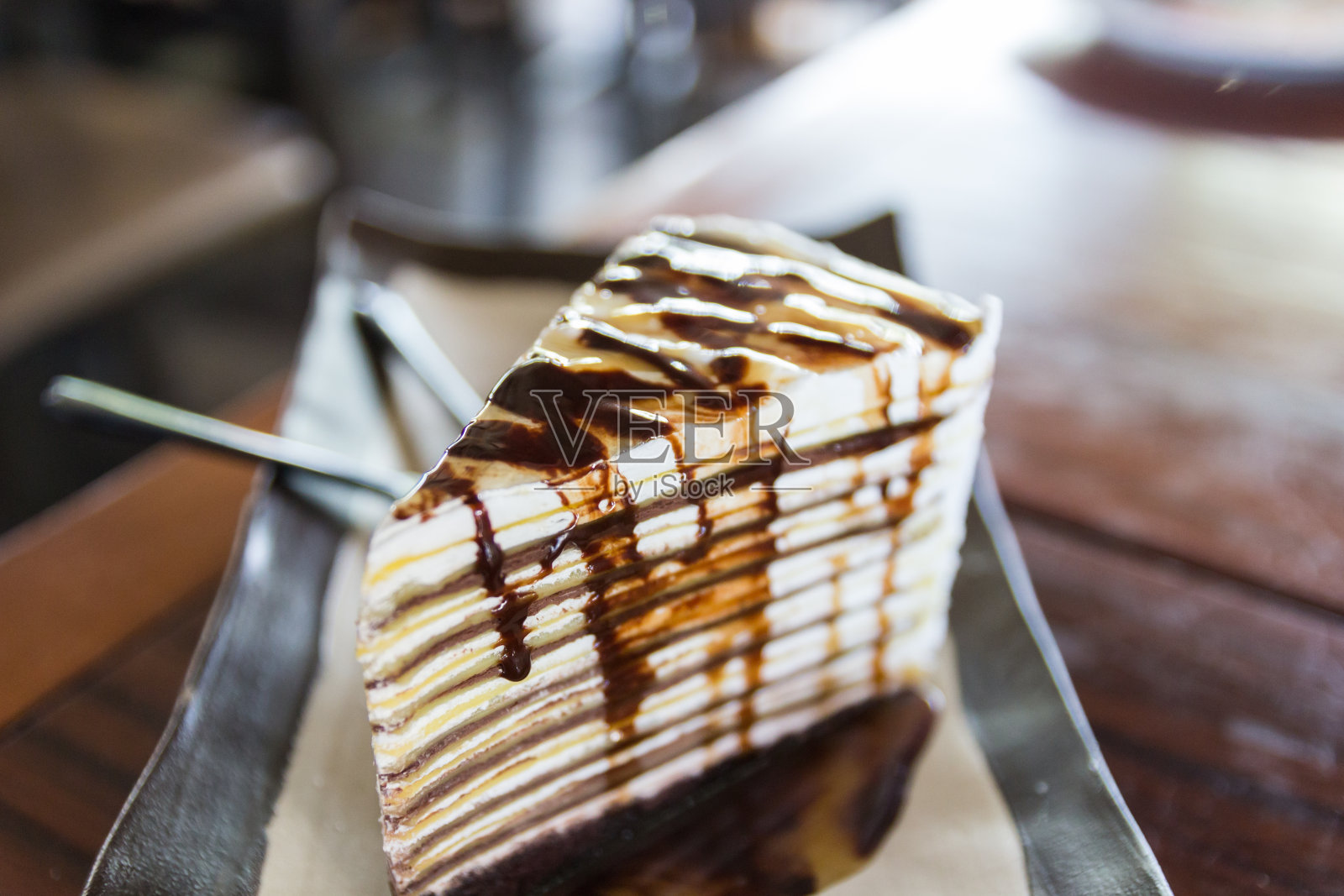 巧克力绉蛋糕照片摄影图片