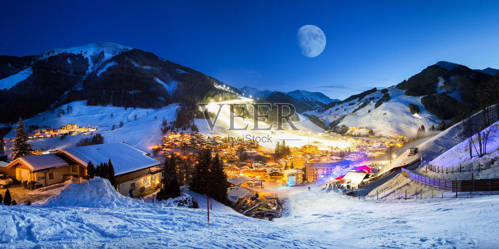 滑雪场村庄全景高山景观照片摄影图片