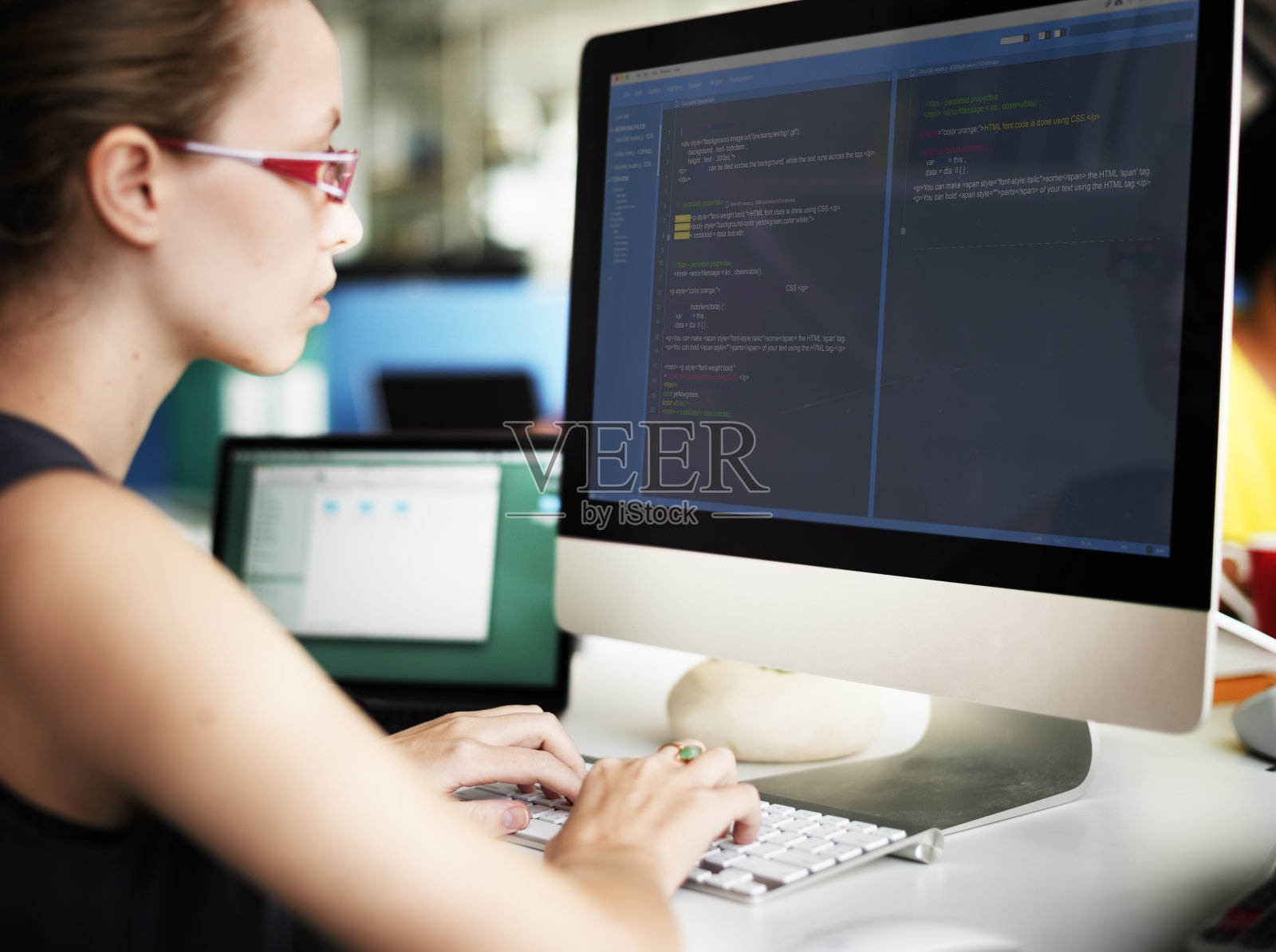 商业女性程序员工作繁忙的软件概念照片摄影图片