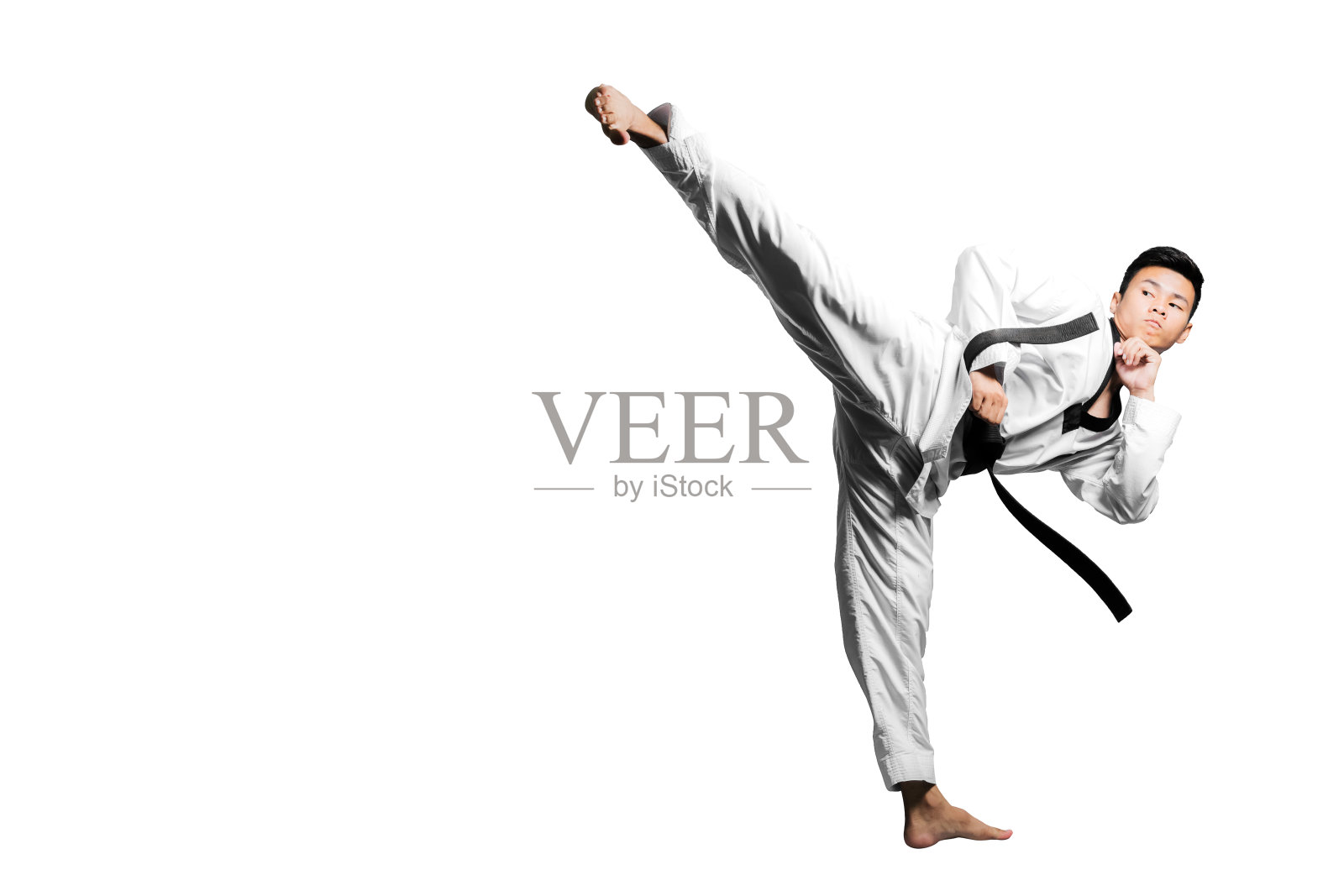 肖像亚洲男子踢与跆拳道黑带照片摄影图片