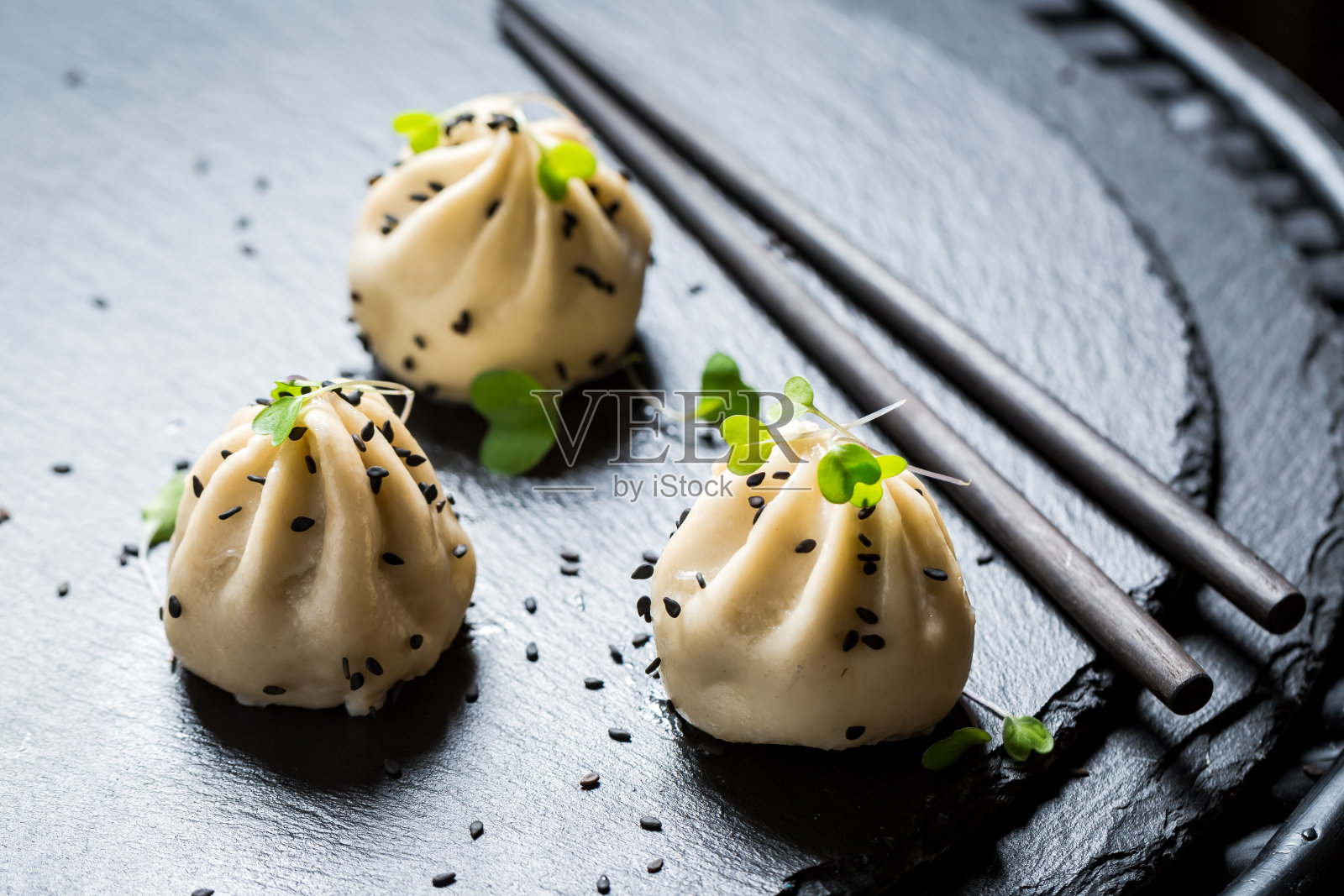 美味又热的黑岩中国饺子照片摄影图片