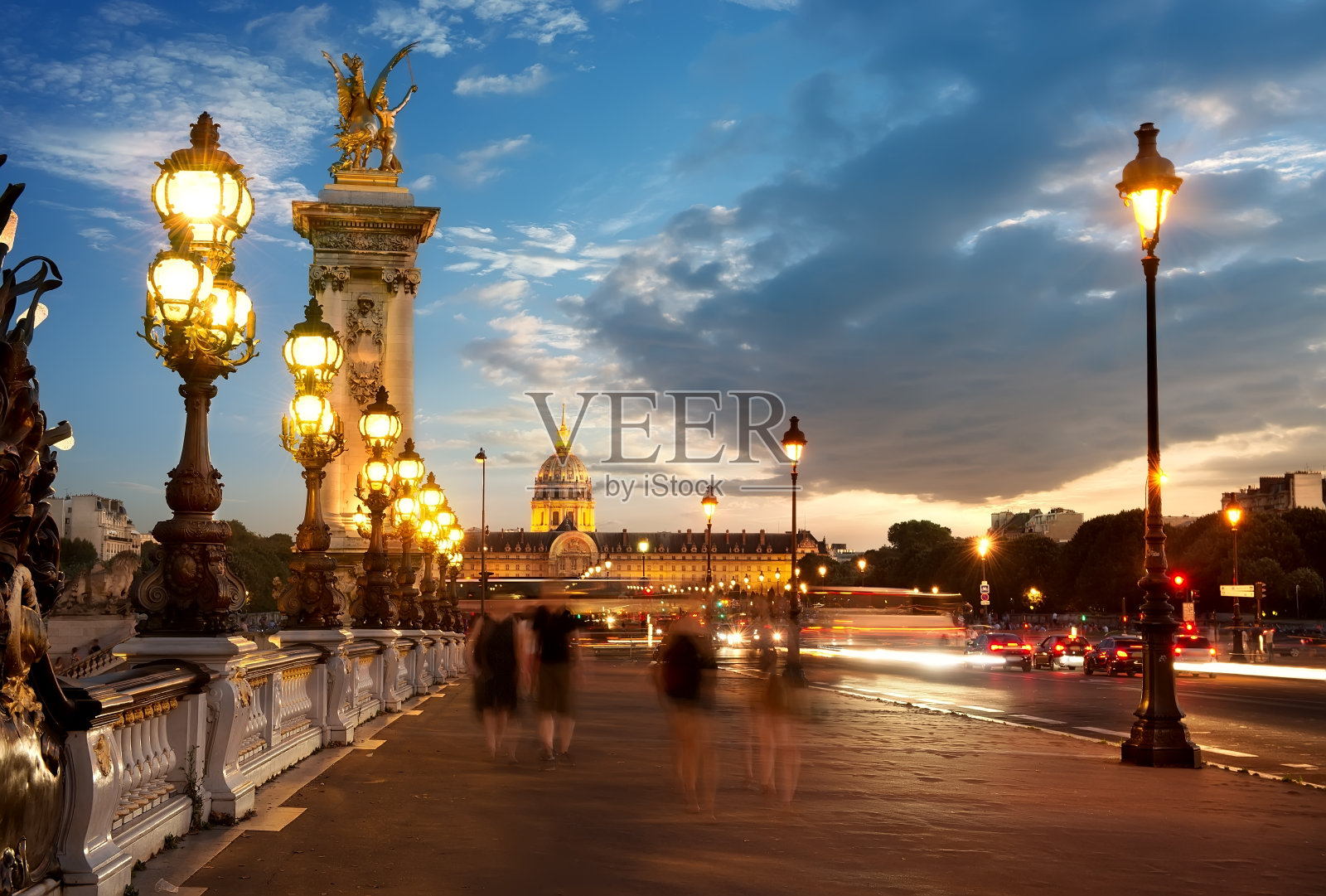 日落时分的亚历山大三世大桥照片摄影图片