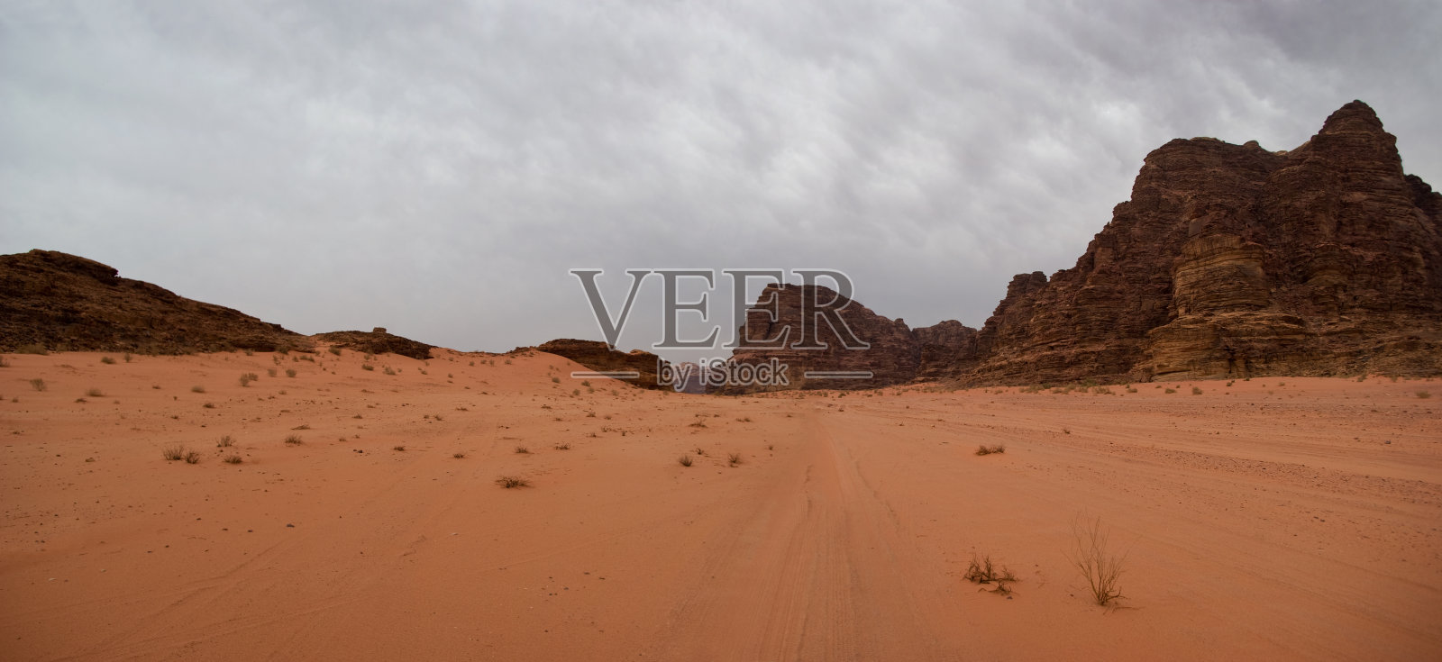 约旦瓦迪拉姆沙漠照片摄影图片