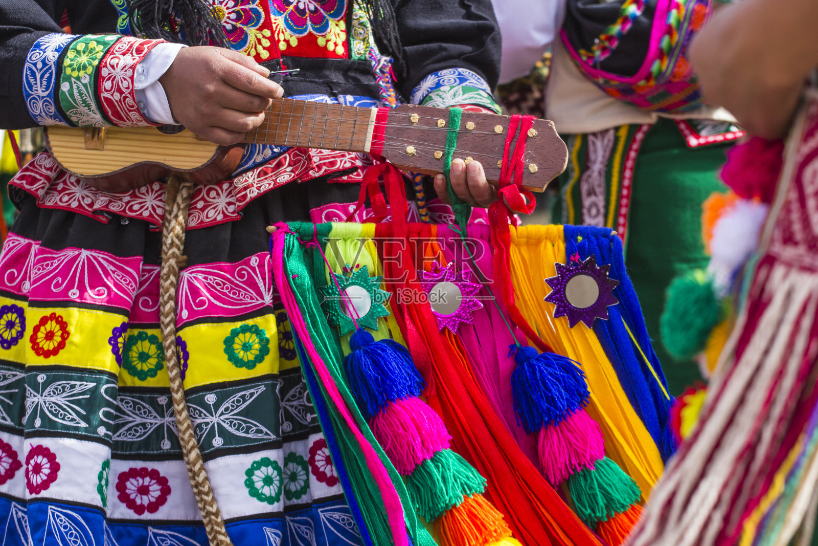库斯科游行中的秘鲁舞者。照片摄影图片