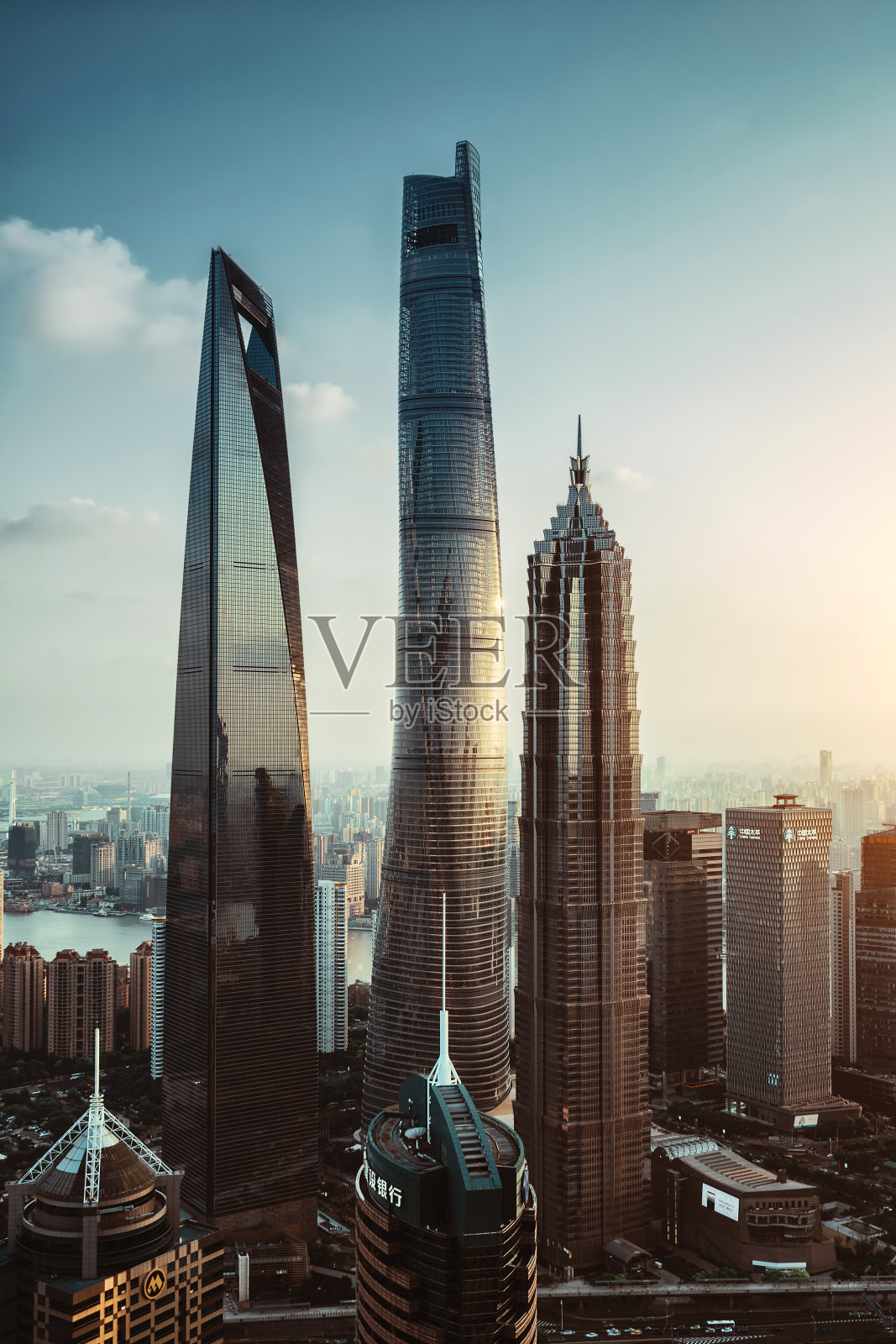 上海陆家嘴环球金融区日落时分照片摄影图片