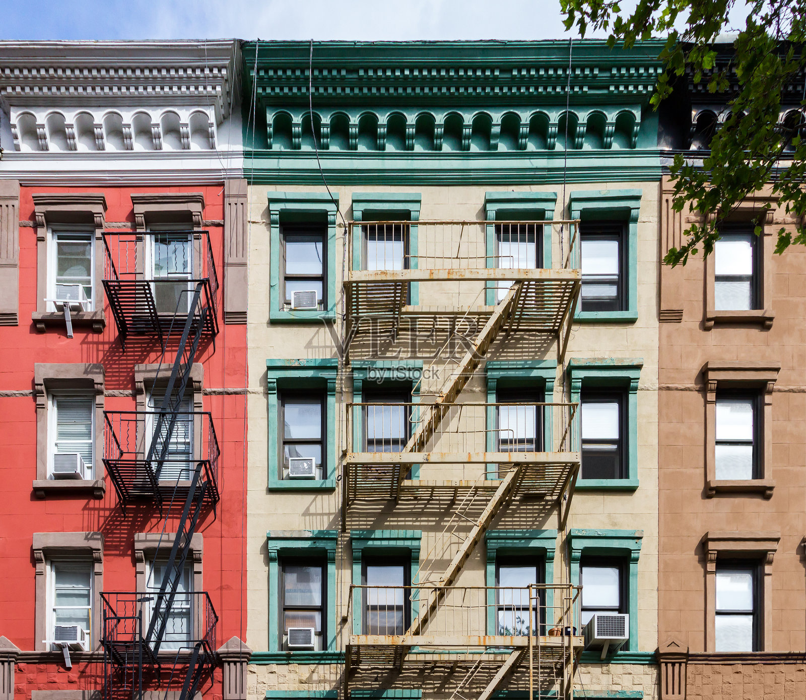 纽约五颜六色的老公寓大楼照片摄影图片