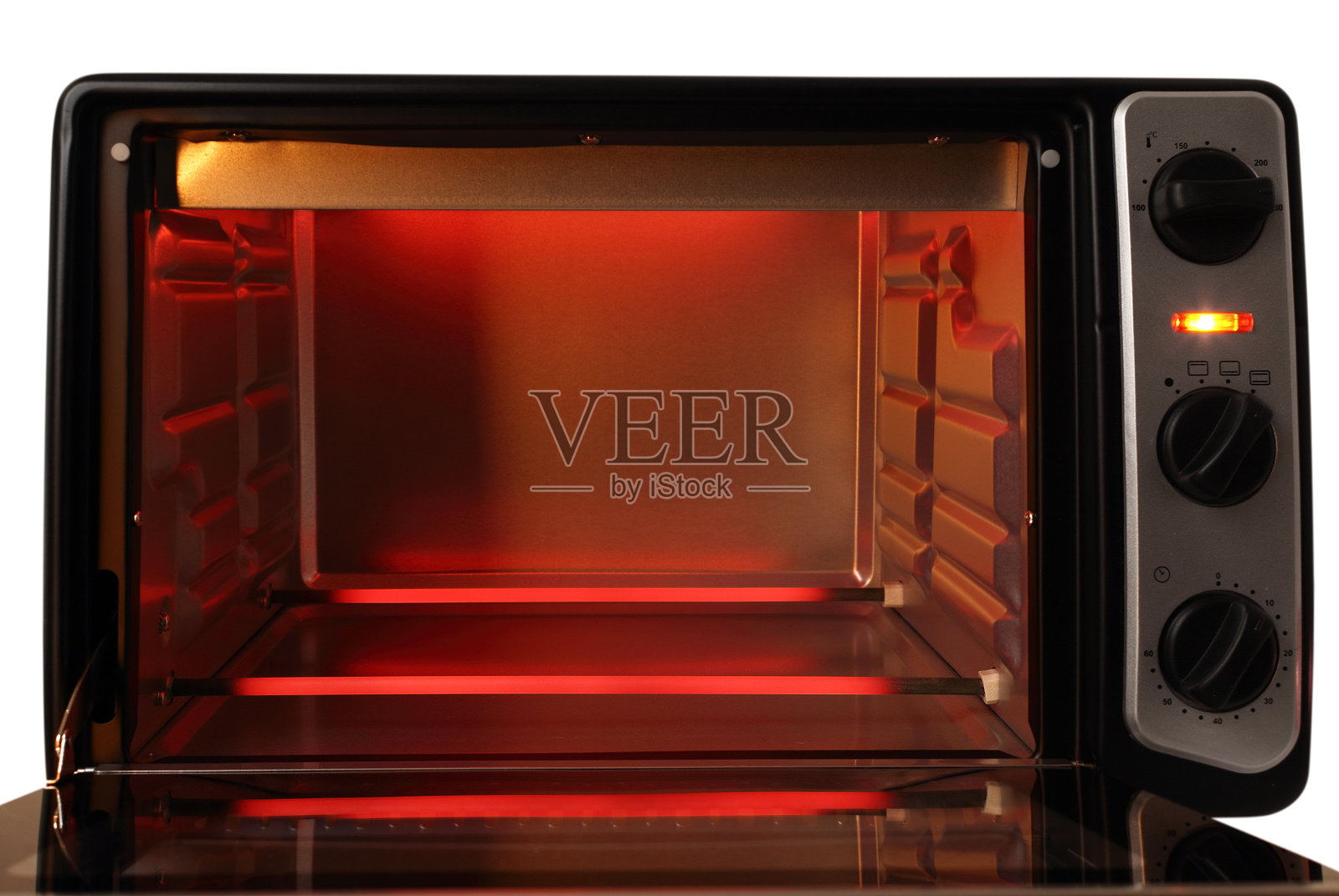 电烤箱中的红色发热元件照片摄影图片