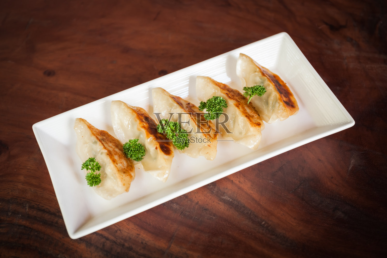 煎饺，受欢迎的日本食物照片摄影图片