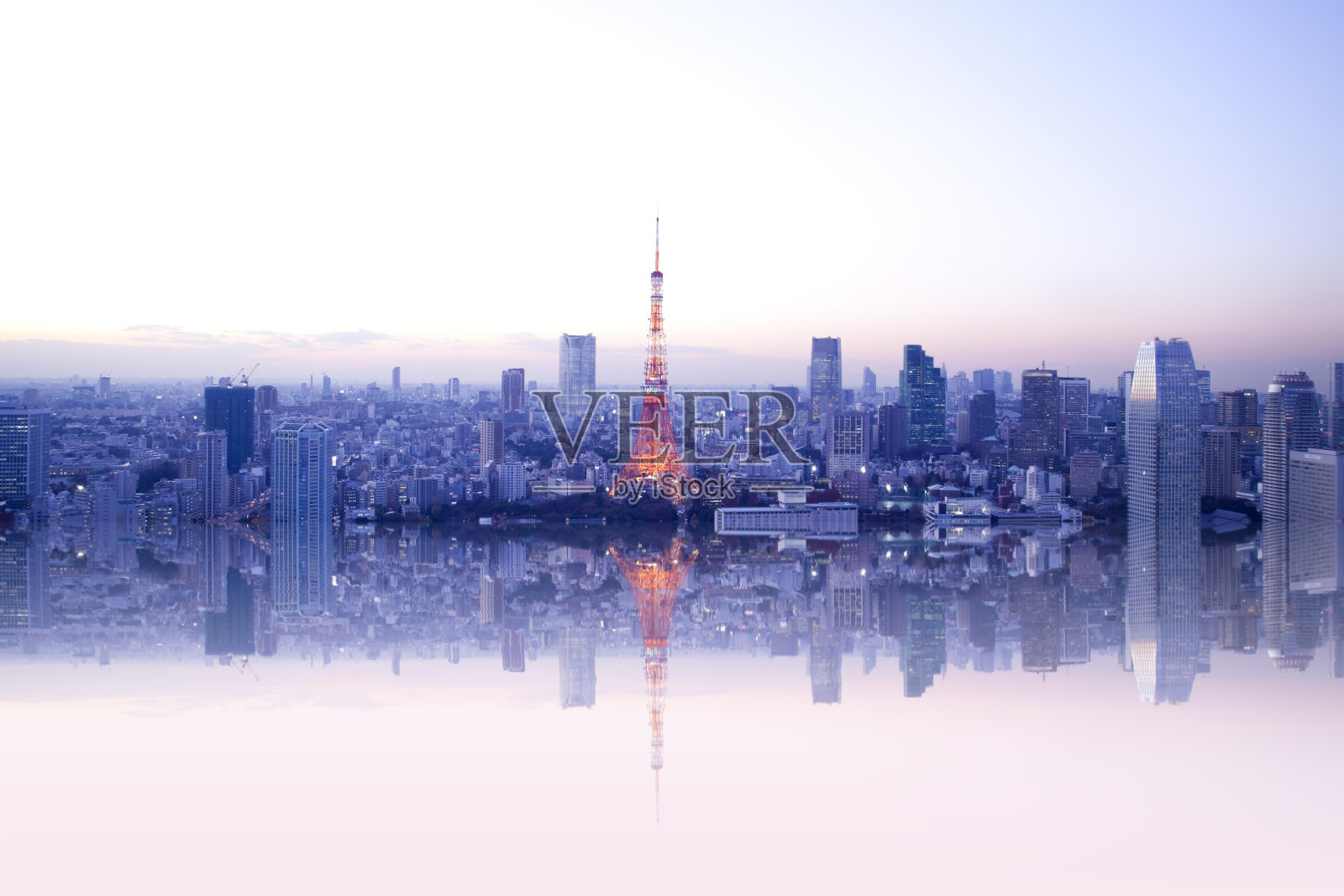 东京塔的倒影。照片摄影图片