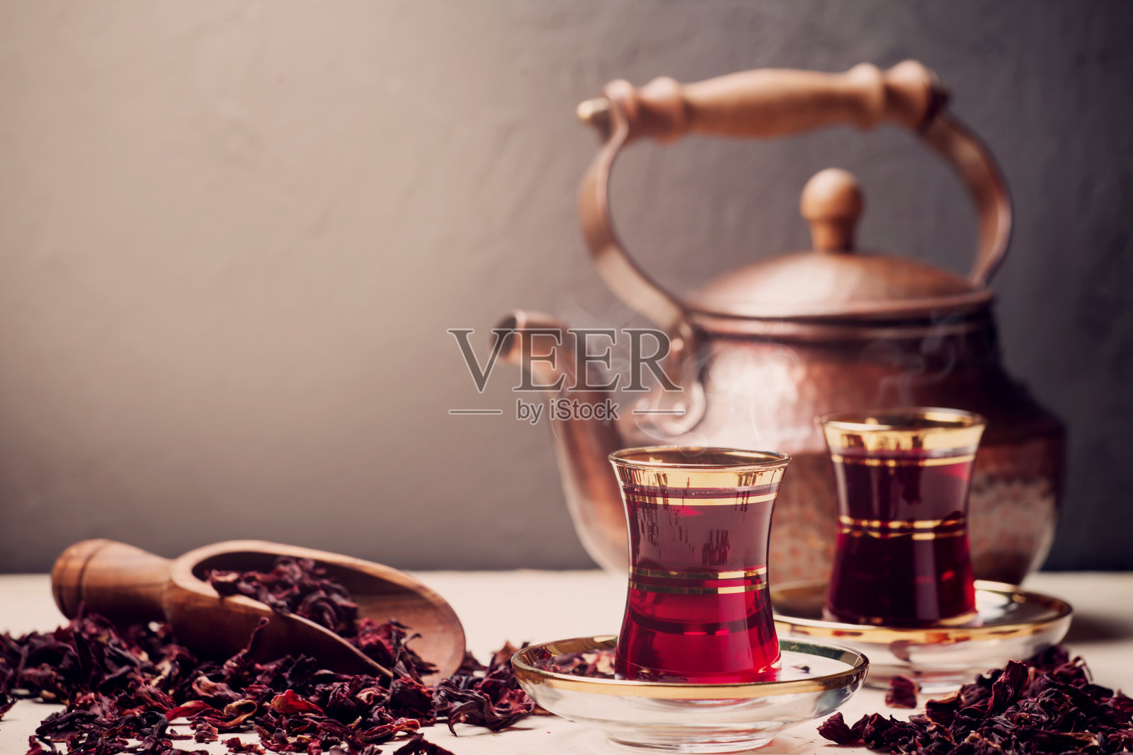 土耳其风格的红色木槿茶照片摄影图片