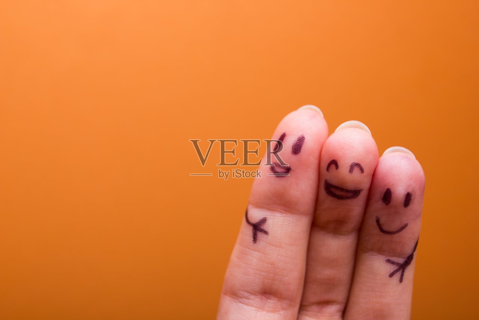 3、三个微笑的手指，表示做朋友非常幸福照片摄影图片