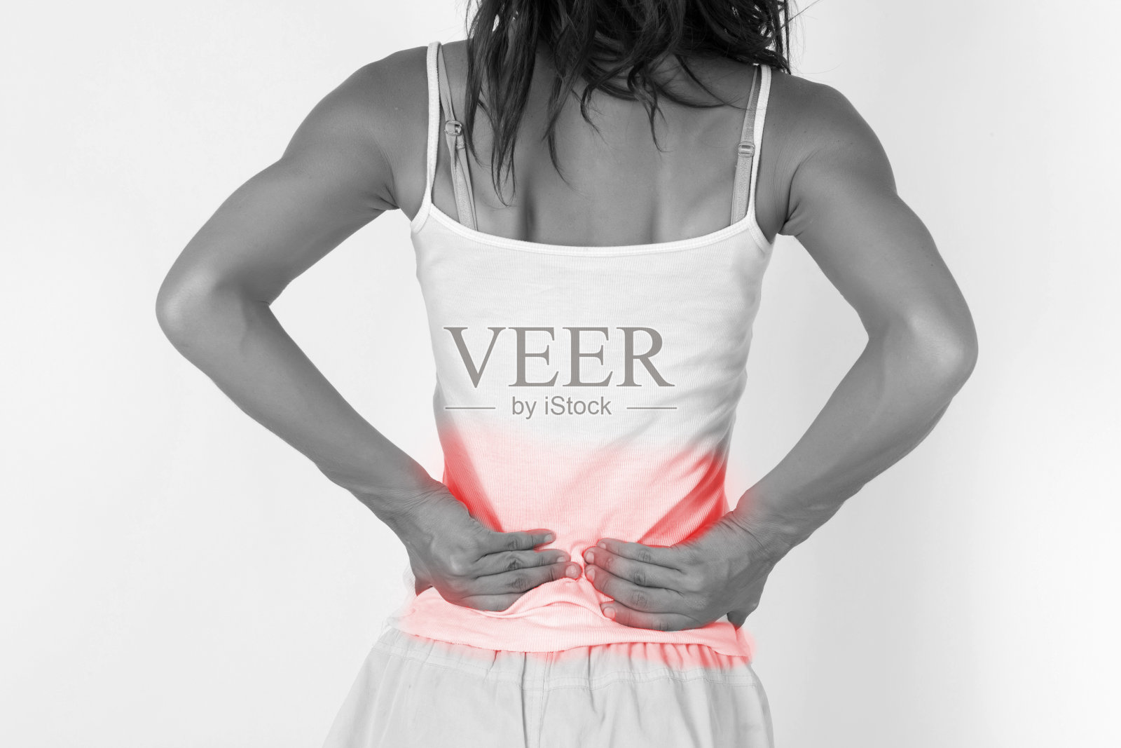 女人触摸疼痛的背部/脊椎。女人的背疼照片摄影图片