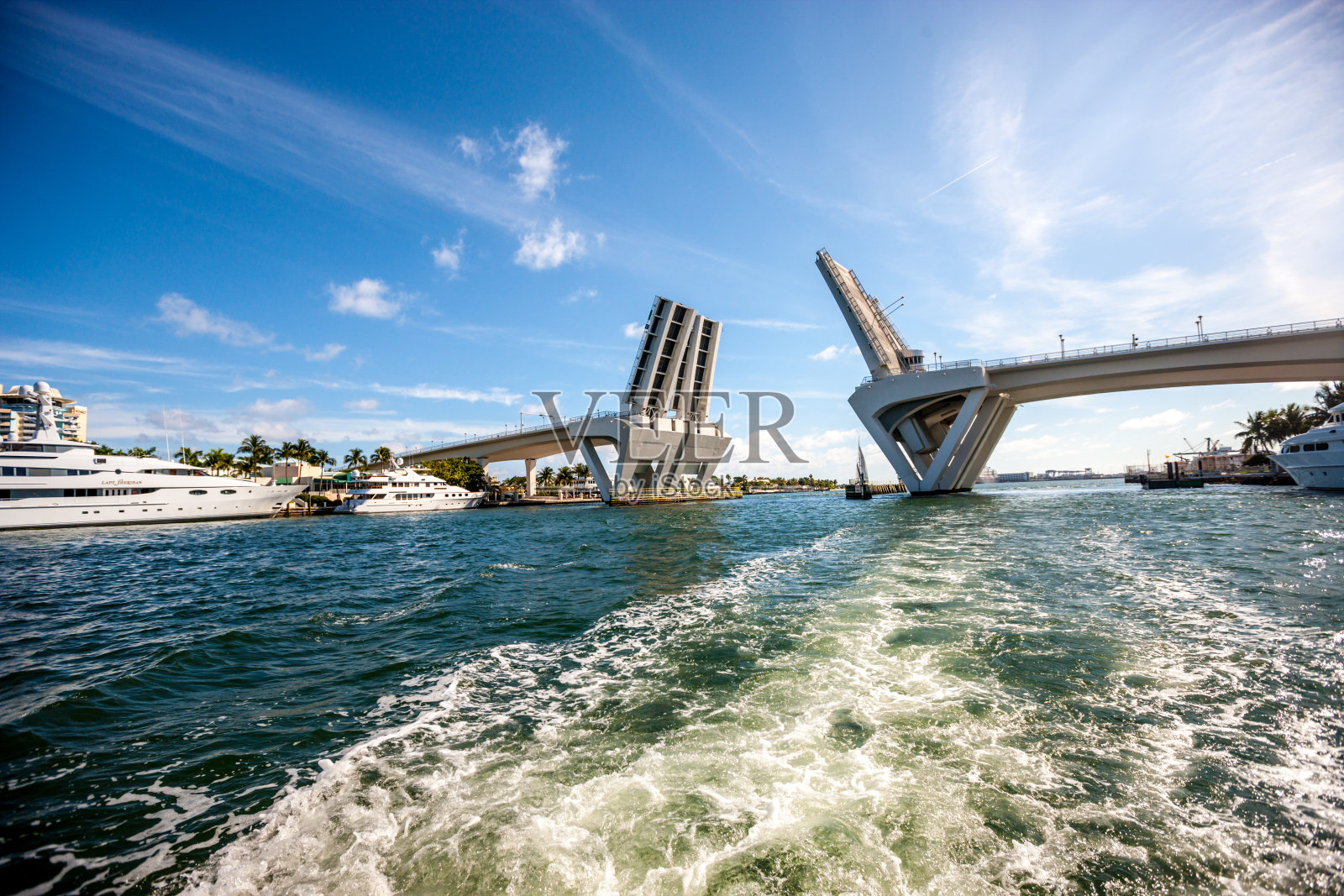 美国劳德代尔堡沿海水道开放吊桥照片摄影图片
