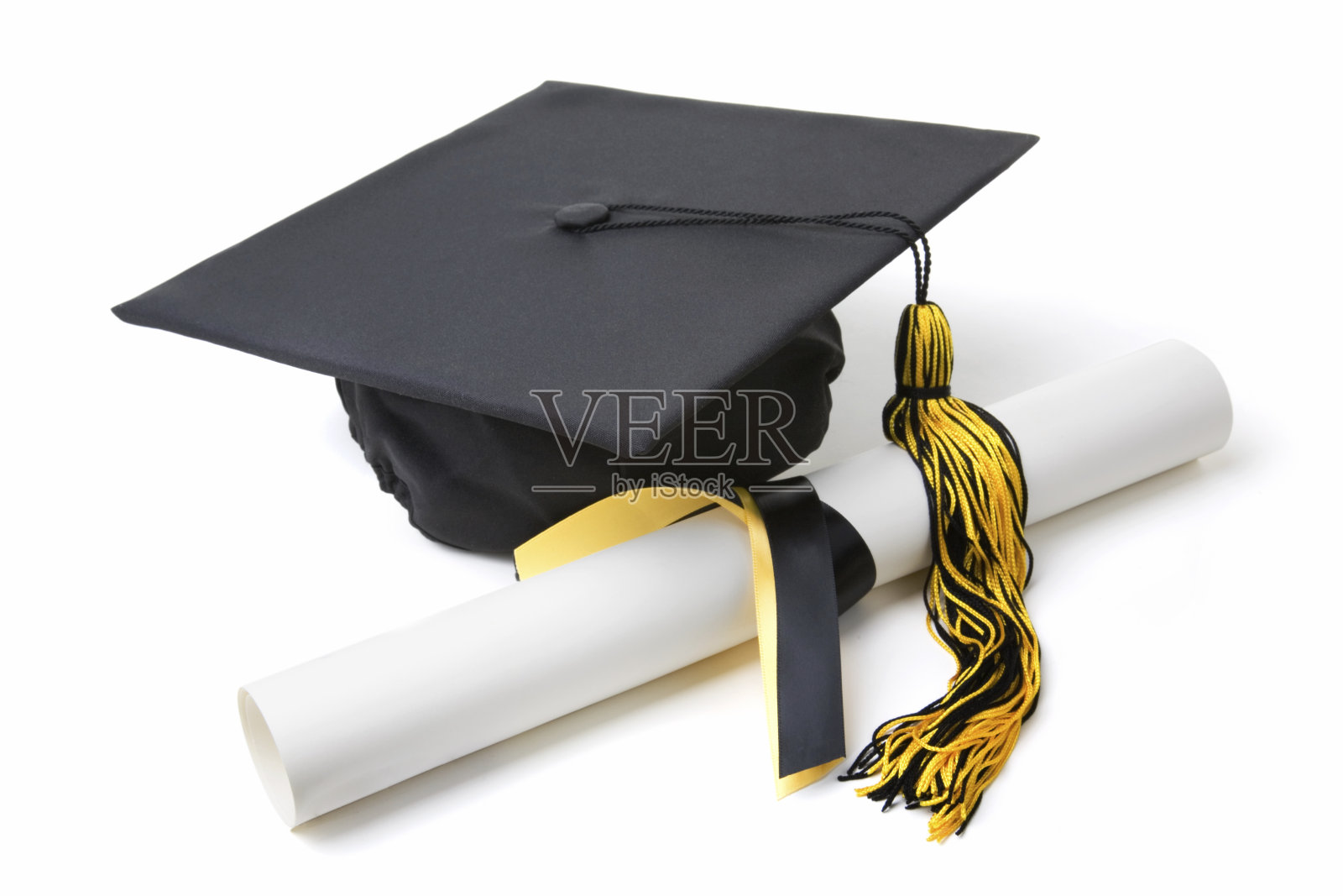 带流苏的毕业帽和卷好的毕业证书照片摄影图片