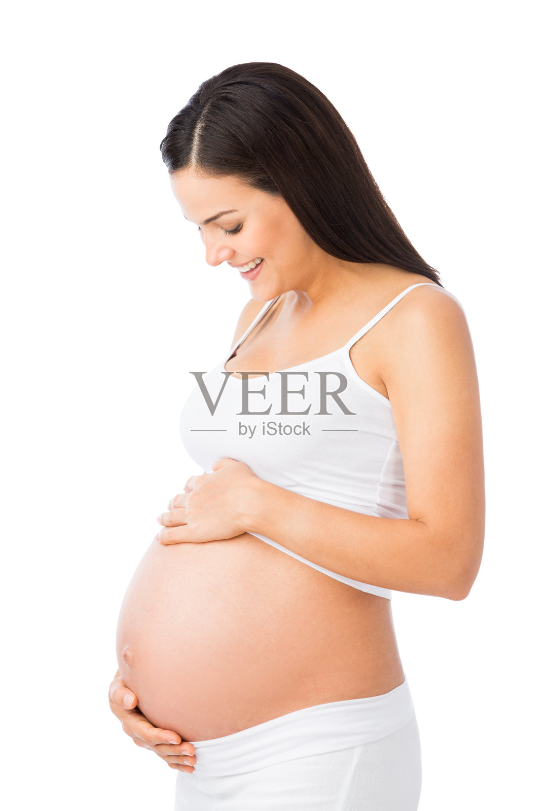 快乐的孕妇欣赏她的肚子照片摄影图片