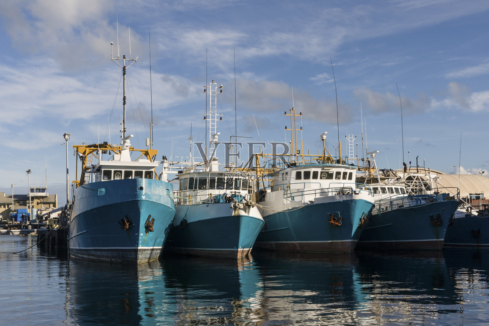 珀斯南部弗里曼特尔港的商业渔船照片摄影图片