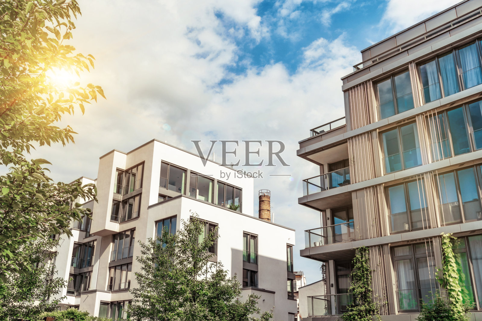 带有阳光的柏林现代立体住宅建筑照片摄影图片