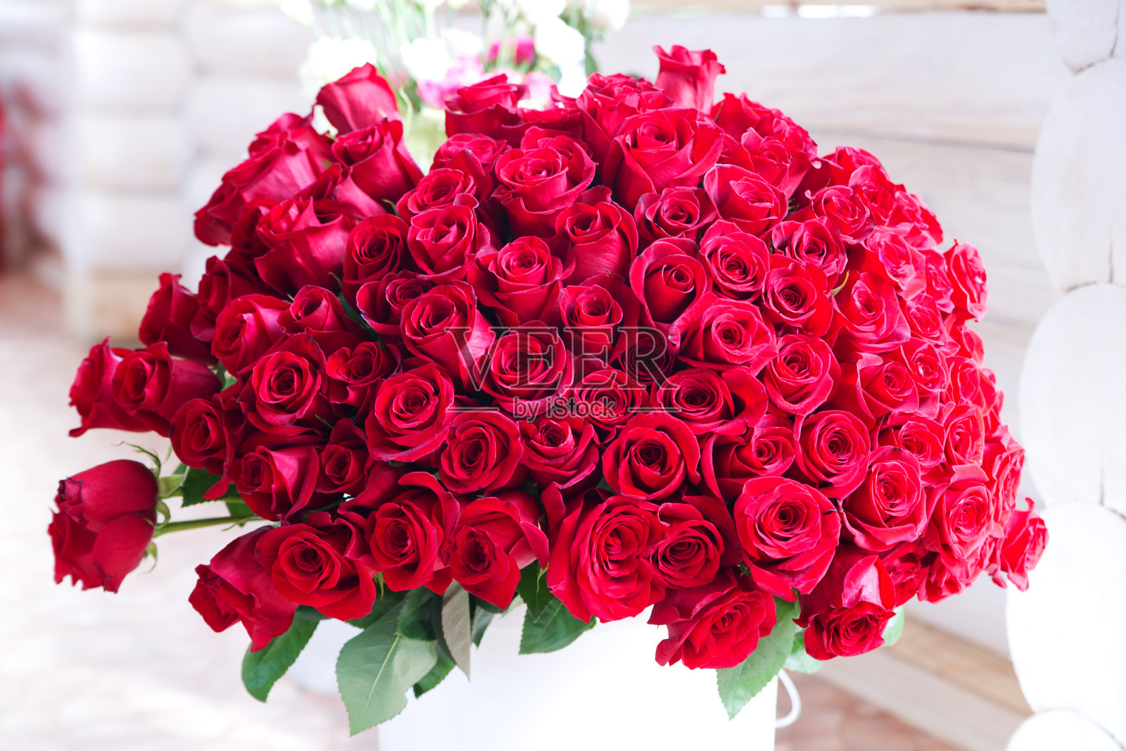 数百朵红玫瑰的花束照片摄影图片