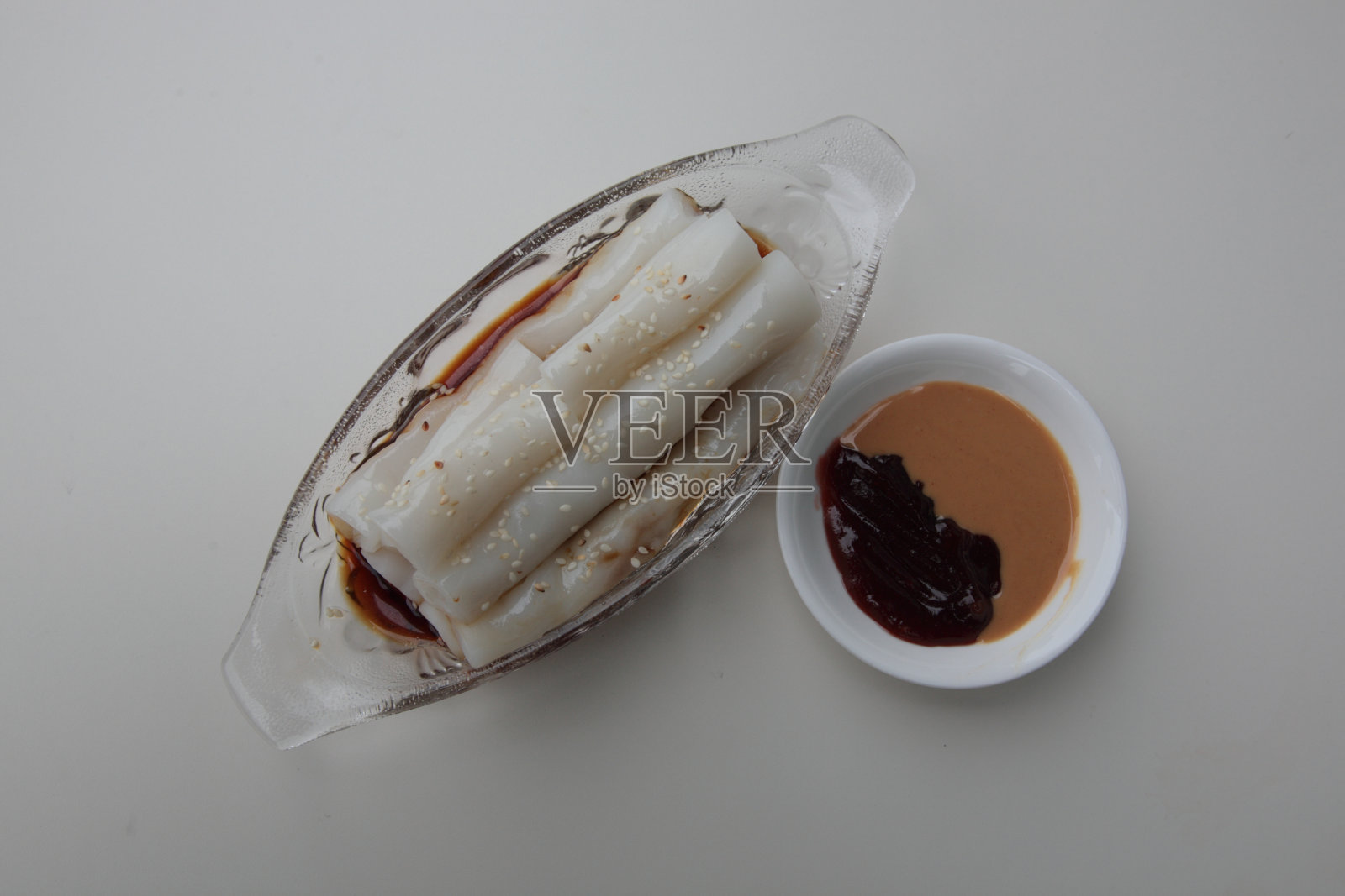steamed rice noodle roll with vegetable  (斋肠粉)照片摄影图片